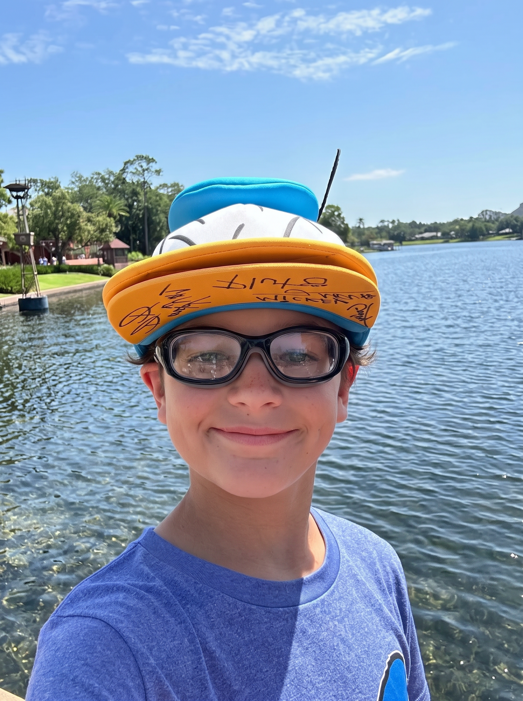 Nico on the water